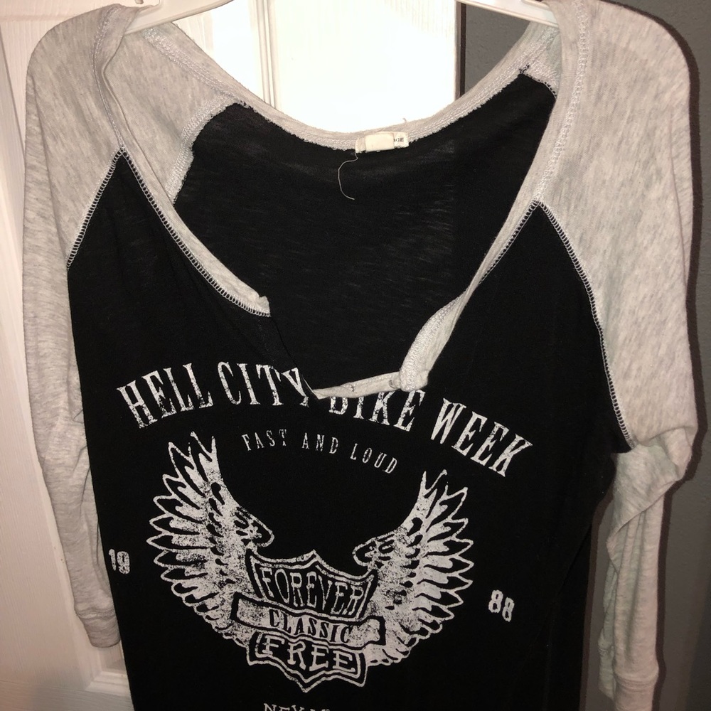 Quarter sleeve T-shirt